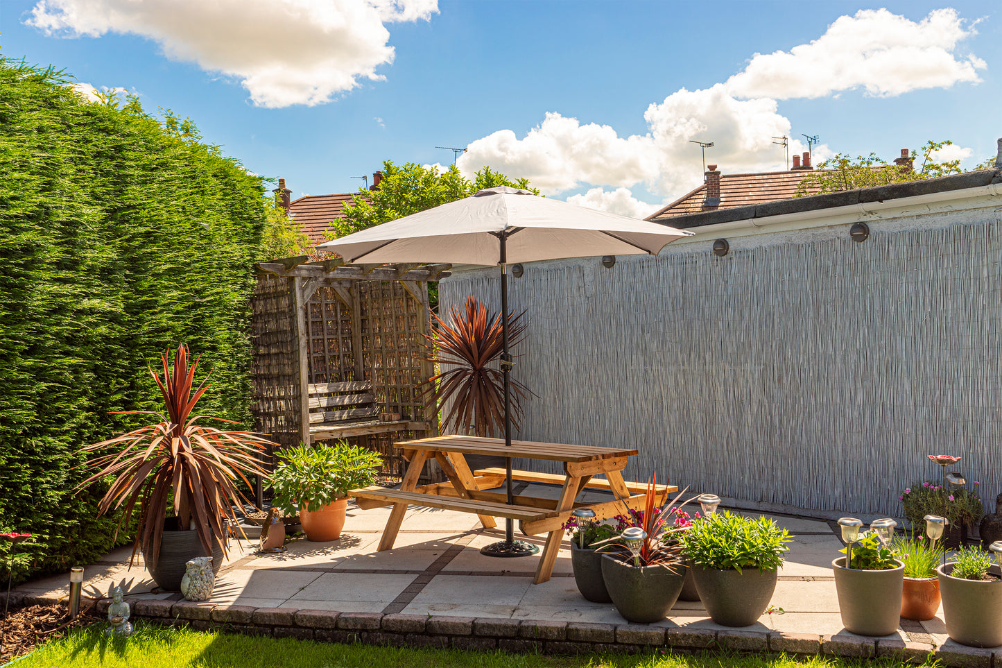Schallen 2.7M Sturdy UV50 Sun Umbrella Parasol for Outdoor, Garden and Patio in Grey