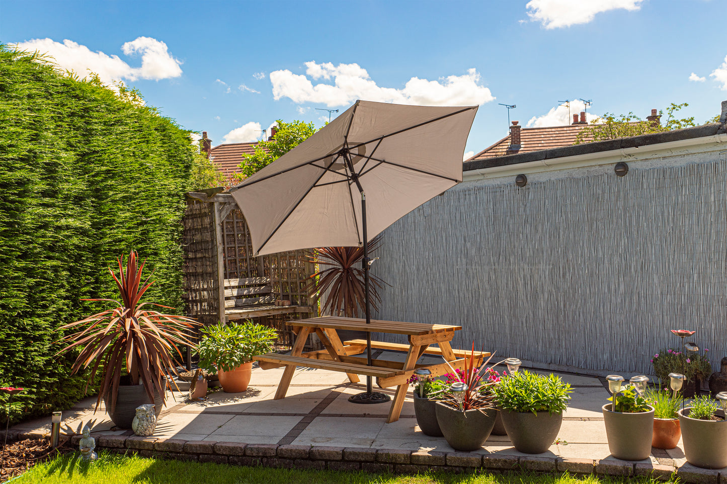 Schallen 2.7M Sturdy UV50 Sun Umbrella Parasol for Outdoor, Garden and Patio in Grey