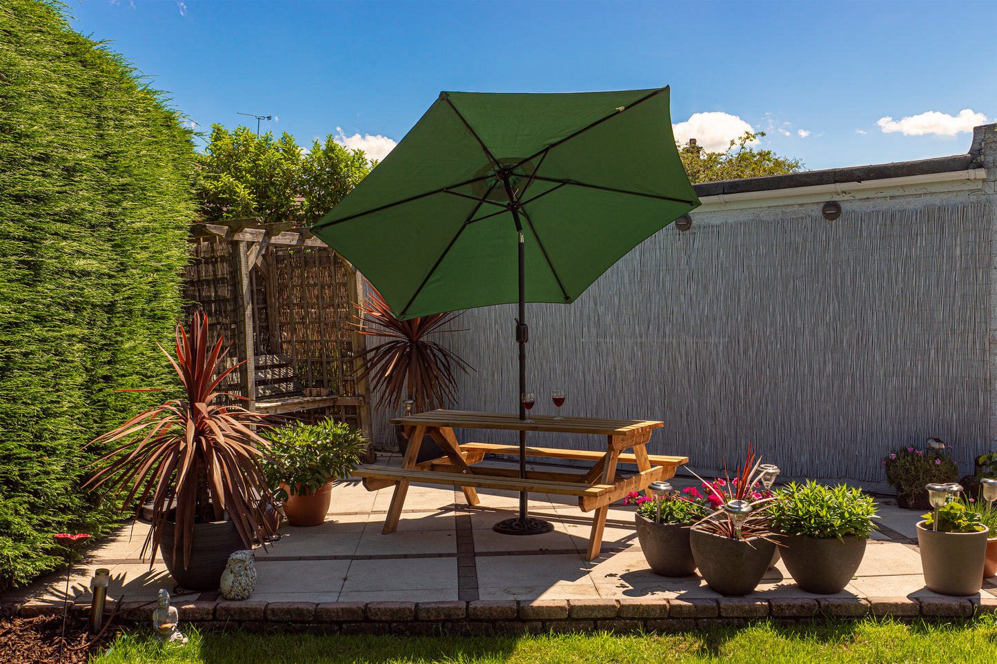 Schallen 2.7M Sturdy UV50 Sun Umbrella Parasol for Outdoor, Garden and Patio in Green