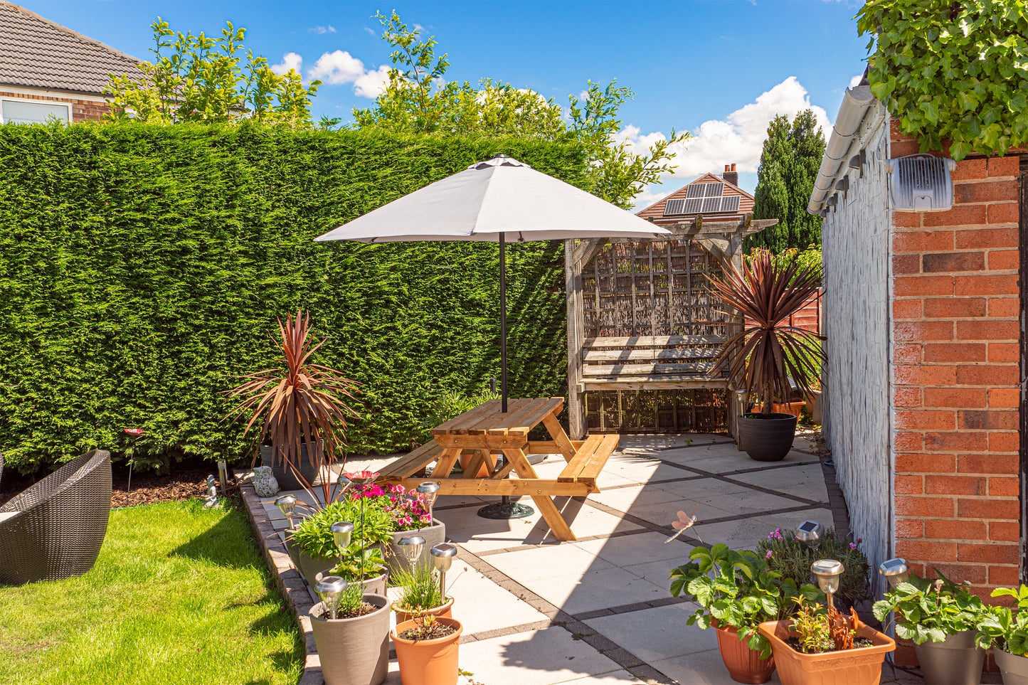 Schallen 2.7M Sturdy UV50 Sun Umbrella Parasol for Outdoor, Garden and Patio in Grey